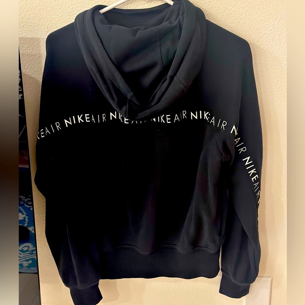 NIKE AIR WOMEN’S CROP HOODIE - size MEDIUM - lightly used